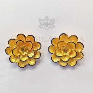 22kt gold floral studs by 